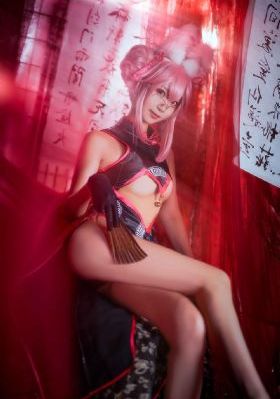 挽起裙子迈开腿坐下去的图_720超清免费观看